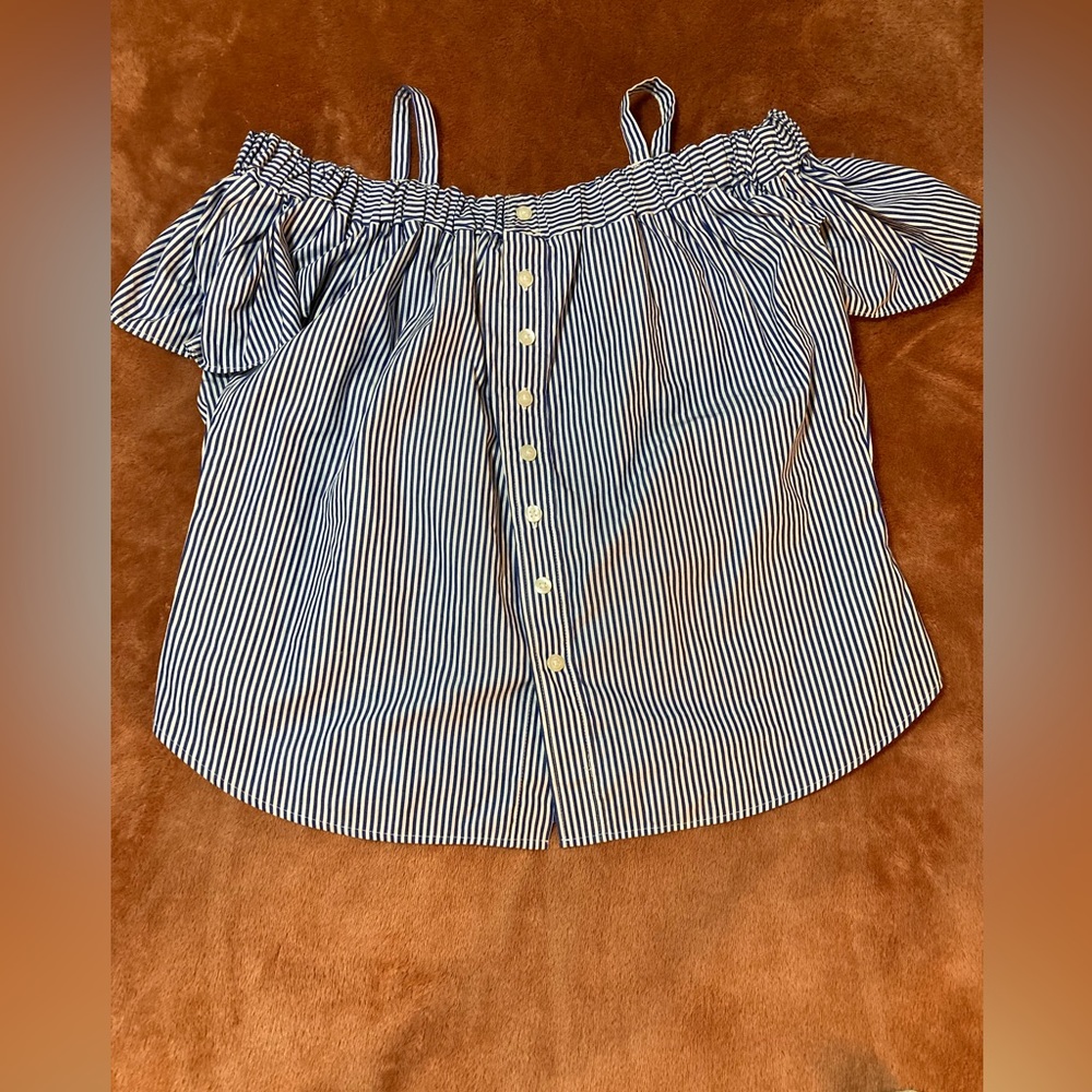 Top Smocked Flowy Strappy Cold Shoulder Tee Size M.